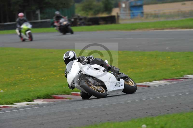 Motorcycle action photographs;cadwell;cadwell park photographs;event digital images;eventdigitalimages;motor racing louth lincolnshire;no limits trackdays;peter wileman photography;trackday;trackday digital images;trackday photos