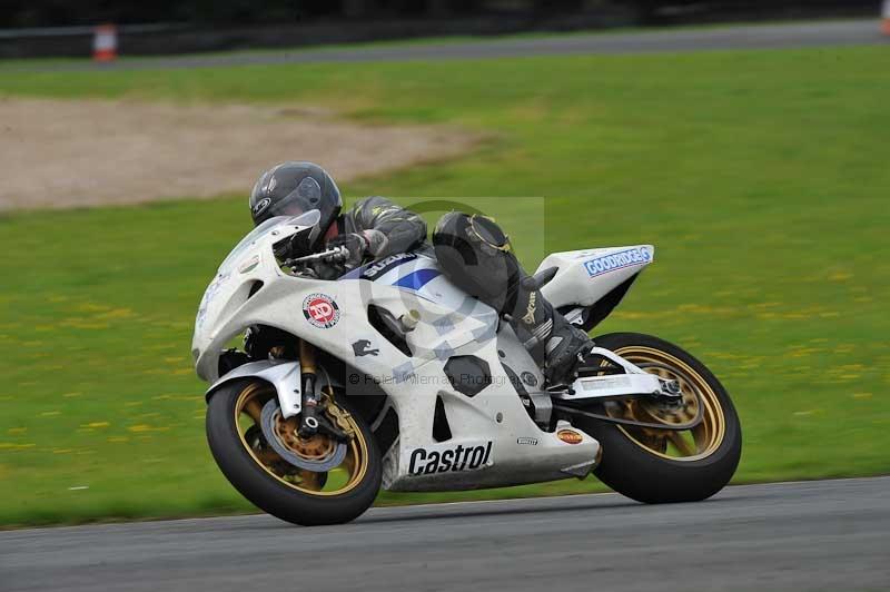Motorcycle action photographs;cadwell;cadwell park photographs;event digital images;eventdigitalimages;motor racing louth lincolnshire;no limits trackdays;peter wileman photography;trackday;trackday digital images;trackday photos