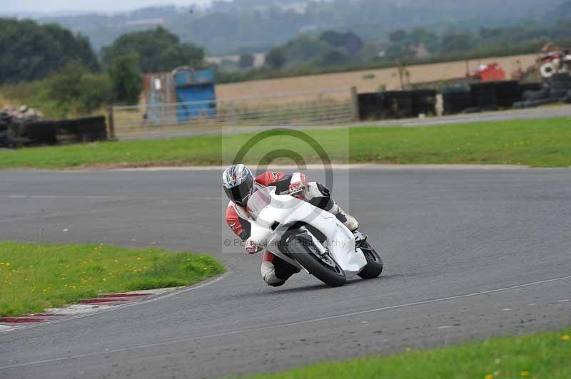 Motorcycle action photographs;cadwell;cadwell park photographs;event digital images;eventdigitalimages;motor racing louth lincolnshire;no limits trackdays;peter wileman photography;trackday;trackday digital images;trackday photos