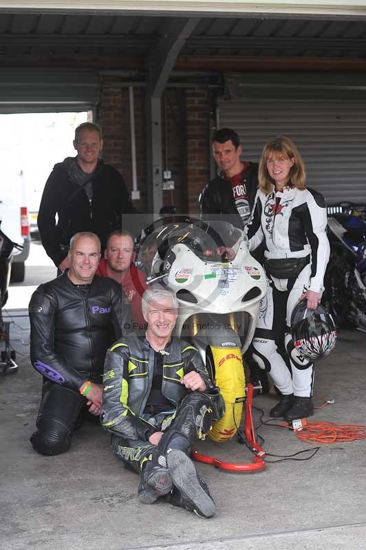 Motorcycle action photographs;cadwell;cadwell park photographs;event digital images;eventdigitalimages;motor racing louth lincolnshire;no limits trackdays;peter wileman photography;trackday;trackday digital images;trackday photos