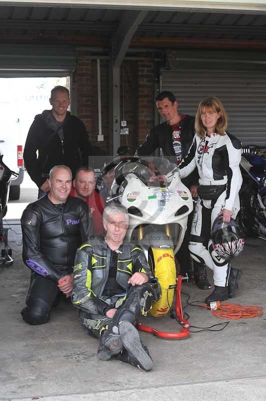 Motorcycle action photographs;cadwell;cadwell park photographs;event digital images;eventdigitalimages;motor racing louth lincolnshire;no limits trackdays;peter wileman photography;trackday;trackday digital images;trackday photos