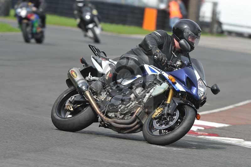 Motorcycle action photographs;cadwell;cadwell park photographs;event digital images;eventdigitalimages;motor racing louth lincolnshire;no limits trackdays;peter wileman photography;trackday;trackday digital images;trackday photos
