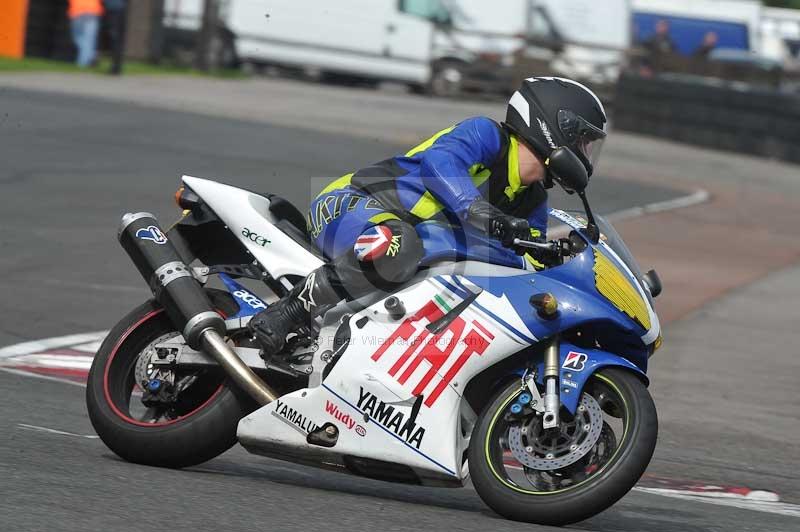 Motorcycle action photographs;cadwell;cadwell park photographs;event digital images;eventdigitalimages;motor racing louth lincolnshire;no limits trackdays;peter wileman photography;trackday;trackday digital images;trackday photos