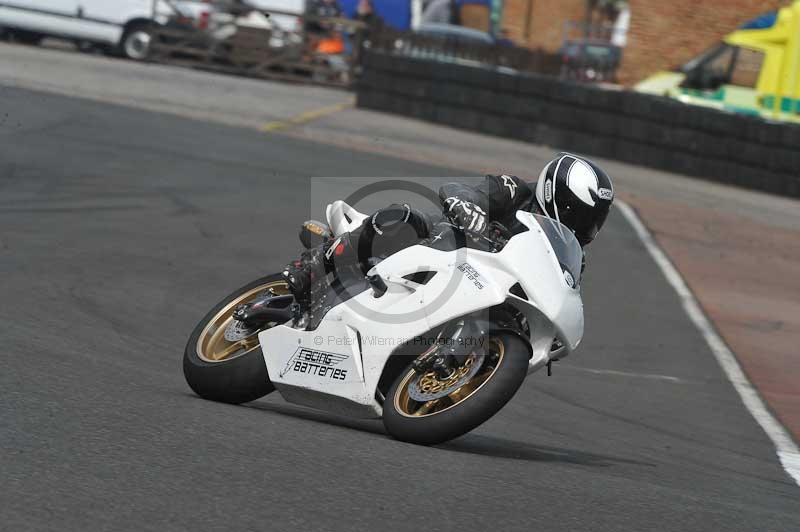 Motorcycle action photographs;cadwell;cadwell park photographs;event digital images;eventdigitalimages;motor racing louth lincolnshire;no limits trackdays;peter wileman photography;trackday;trackday digital images;trackday photos