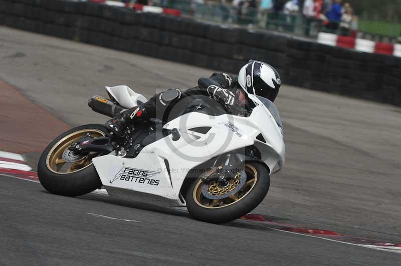 Motorcycle action photographs;cadwell;cadwell park photographs;event digital images;eventdigitalimages;motor racing louth lincolnshire;no limits trackdays;peter wileman photography;trackday;trackday digital images;trackday photos