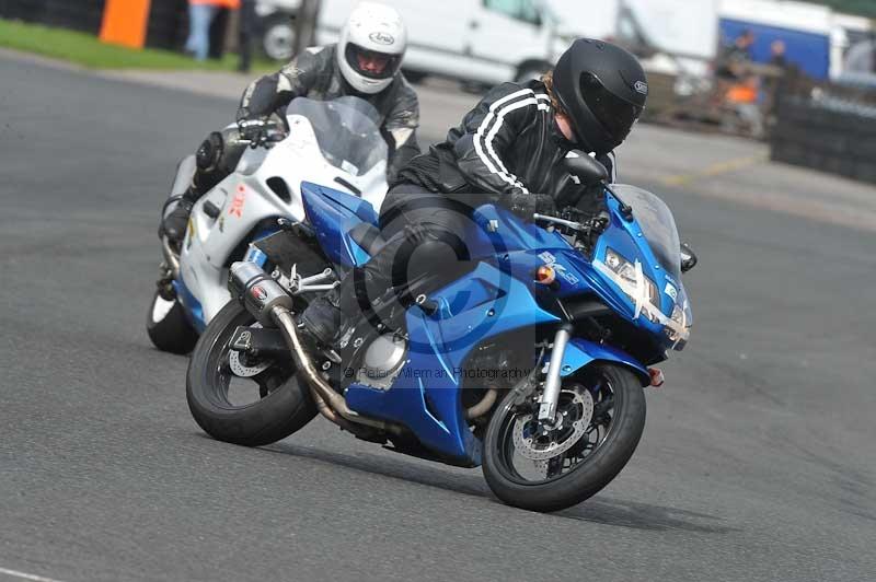 Motorcycle action photographs;cadwell;cadwell park photographs;event digital images;eventdigitalimages;motor racing louth lincolnshire;no limits trackdays;peter wileman photography;trackday;trackday digital images;trackday photos