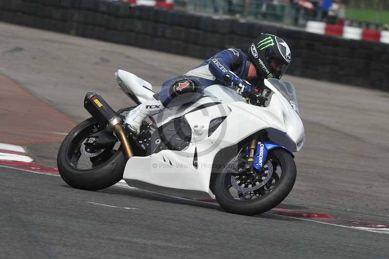 Motorcycle action photographs;cadwell;cadwell park photographs;event digital images;eventdigitalimages;motor racing louth lincolnshire;no limits trackdays;peter wileman photography;trackday;trackday digital images;trackday photos