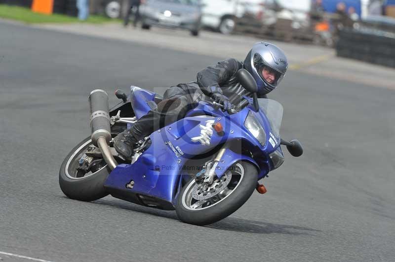 Motorcycle action photographs;cadwell;cadwell park photographs;event digital images;eventdigitalimages;motor racing louth lincolnshire;no limits trackdays;peter wileman photography;trackday;trackday digital images;trackday photos