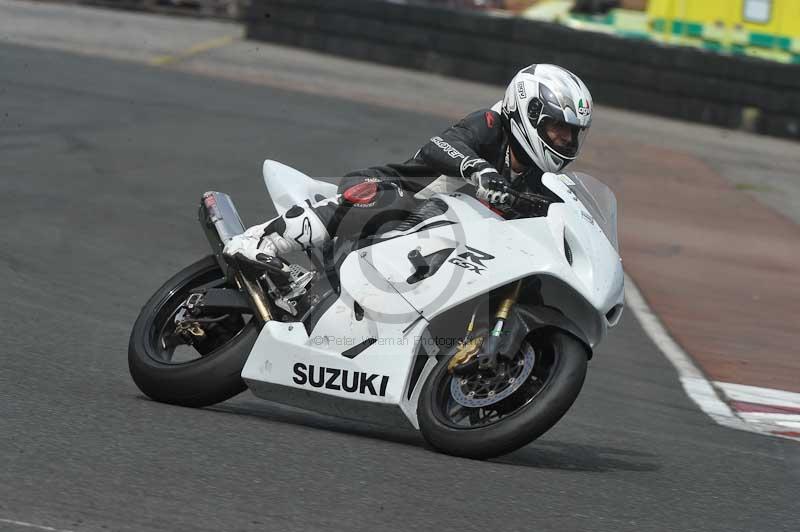 Motorcycle action photographs;cadwell;cadwell park photographs;event digital images;eventdigitalimages;motor racing louth lincolnshire;no limits trackdays;peter wileman photography;trackday;trackday digital images;trackday photos