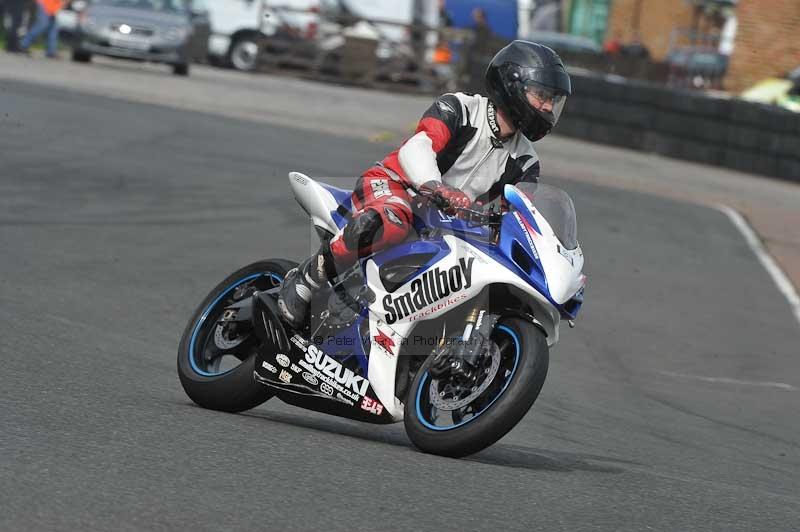 Motorcycle action photographs;cadwell;cadwell park photographs;event digital images;eventdigitalimages;motor racing louth lincolnshire;no limits trackdays;peter wileman photography;trackday;trackday digital images;trackday photos
