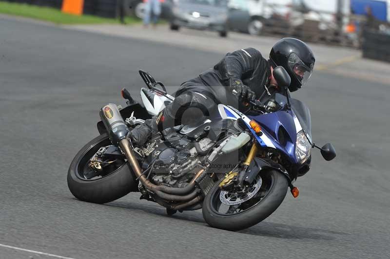 Motorcycle action photographs;cadwell;cadwell park photographs;event digital images;eventdigitalimages;motor racing louth lincolnshire;no limits trackdays;peter wileman photography;trackday;trackday digital images;trackday photos