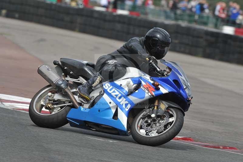 Motorcycle action photographs;cadwell;cadwell park photographs;event digital images;eventdigitalimages;motor racing louth lincolnshire;no limits trackdays;peter wileman photography;trackday;trackday digital images;trackday photos