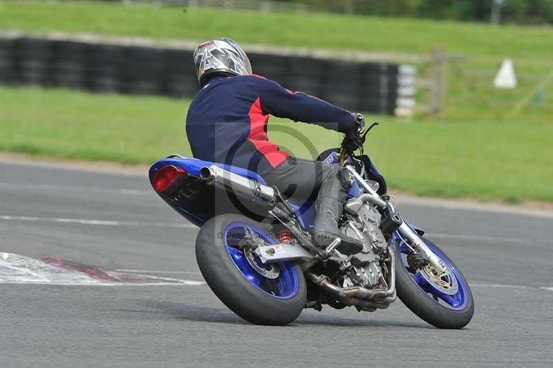 Motorcycle action photographs;cadwell;cadwell park photographs;event digital images;eventdigitalimages;motor racing louth lincolnshire;no limits trackdays;peter wileman photography;trackday;trackday digital images;trackday photos