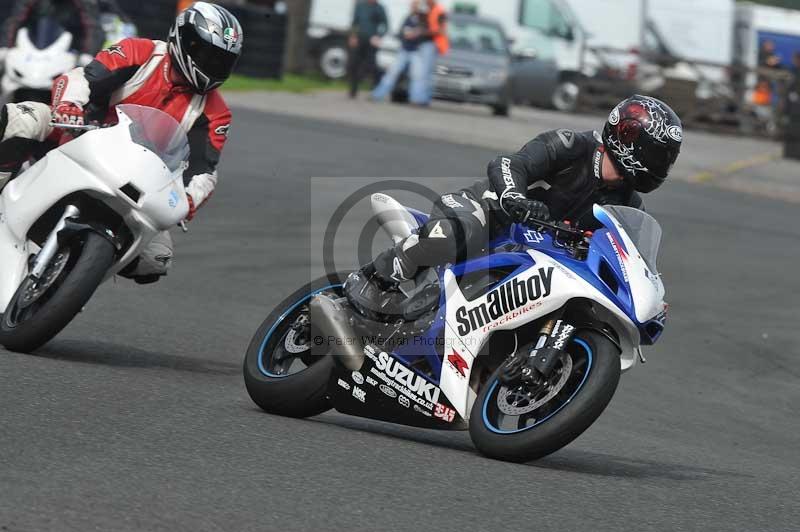 Motorcycle action photographs;cadwell;cadwell park photographs;event digital images;eventdigitalimages;motor racing louth lincolnshire;no limits trackdays;peter wileman photography;trackday;trackday digital images;trackday photos