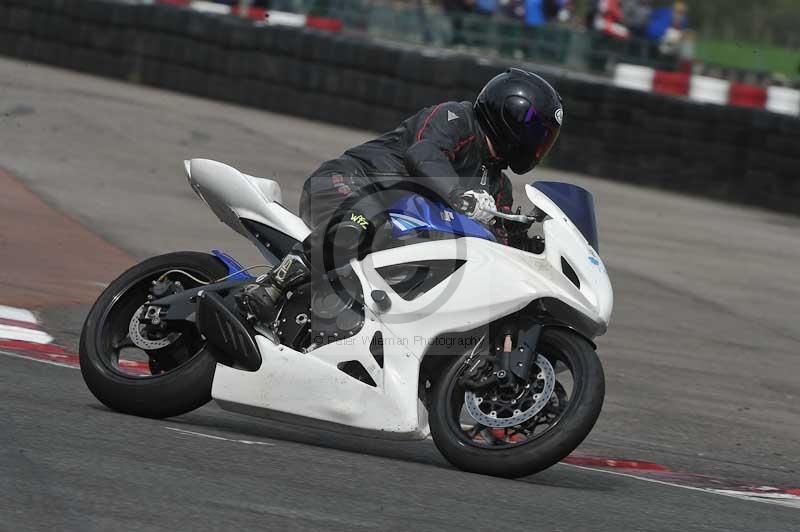 Motorcycle action photographs;cadwell;cadwell park photographs;event digital images;eventdigitalimages;motor racing louth lincolnshire;no limits trackdays;peter wileman photography;trackday;trackday digital images;trackday photos
