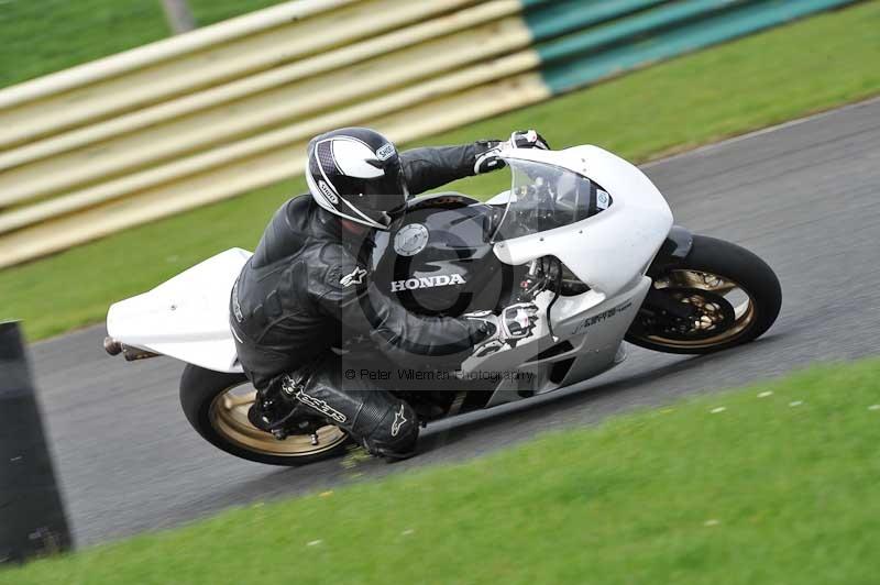 Motorcycle action photographs;cadwell;cadwell park photographs;event digital images;eventdigitalimages;motor racing louth lincolnshire;no limits trackdays;peter wileman photography;trackday;trackday digital images;trackday photos