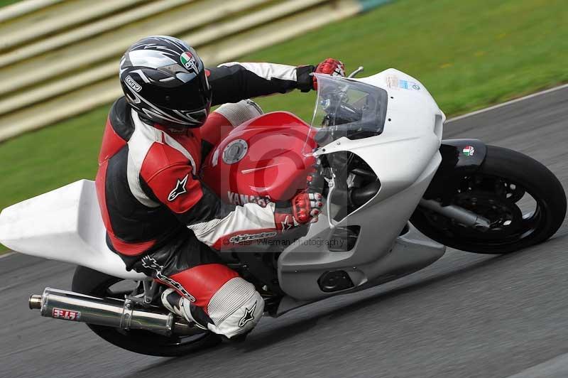 Motorcycle action photographs;cadwell;cadwell park photographs;event digital images;eventdigitalimages;motor racing louth lincolnshire;no limits trackdays;peter wileman photography;trackday;trackday digital images;trackday photos