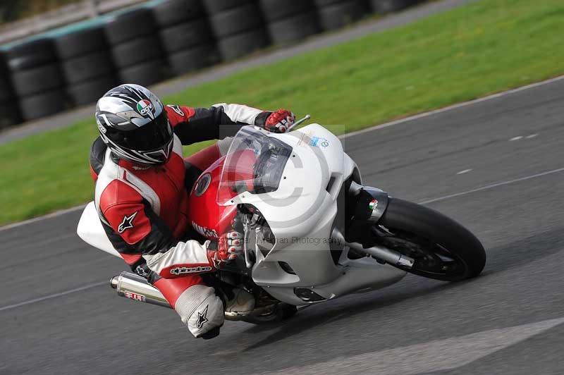 Motorcycle action photographs;cadwell;cadwell park photographs;event digital images;eventdigitalimages;motor racing louth lincolnshire;no limits trackdays;peter wileman photography;trackday;trackday digital images;trackday photos