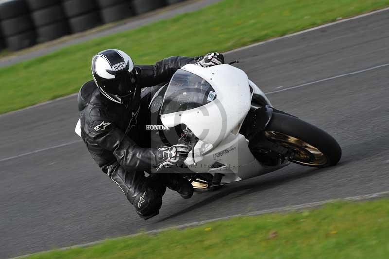 Motorcycle action photographs;cadwell;cadwell park photographs;event digital images;eventdigitalimages;motor racing louth lincolnshire;no limits trackdays;peter wileman photography;trackday;trackday digital images;trackday photos