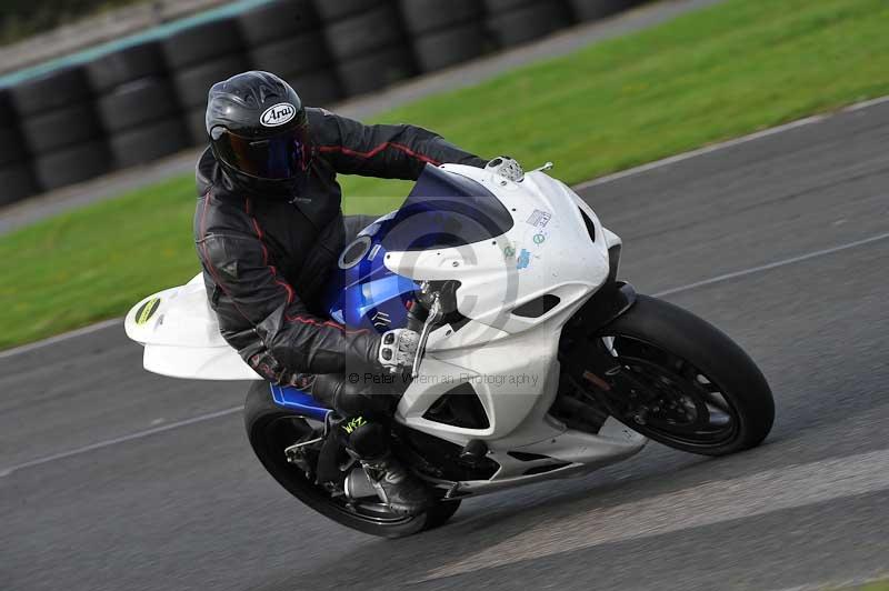 Motorcycle action photographs;cadwell;cadwell park photographs;event digital images;eventdigitalimages;motor racing louth lincolnshire;no limits trackdays;peter wileman photography;trackday;trackday digital images;trackday photos