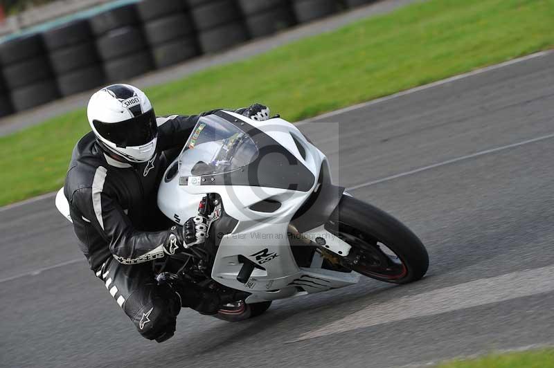 Motorcycle action photographs;cadwell;cadwell park photographs;event digital images;eventdigitalimages;motor racing louth lincolnshire;no limits trackdays;peter wileman photography;trackday;trackday digital images;trackday photos