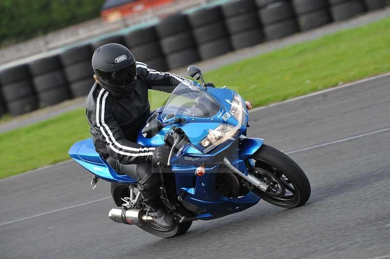 Motorcycle action photographs;cadwell;cadwell park photographs;event digital images;eventdigitalimages;motor racing louth lincolnshire;no limits trackdays;peter wileman photography;trackday;trackday digital images;trackday photos