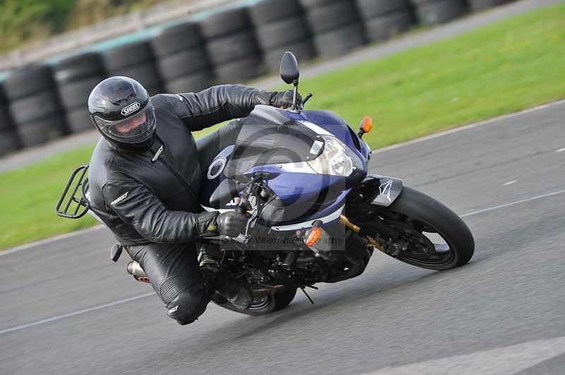 Motorcycle action photographs;cadwell;cadwell park photographs;event digital images;eventdigitalimages;motor racing louth lincolnshire;no limits trackdays;peter wileman photography;trackday;trackday digital images;trackday photos