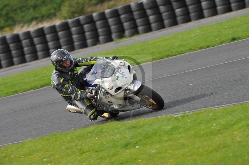Motorcycle action photographs;cadwell;cadwell park photographs;event digital images;eventdigitalimages;motor racing louth lincolnshire;no limits trackdays;peter wileman photography;trackday;trackday digital images;trackday photos