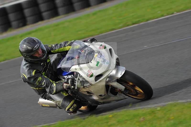 Motorcycle action photographs;cadwell;cadwell park photographs;event digital images;eventdigitalimages;motor racing louth lincolnshire;no limits trackdays;peter wileman photography;trackday;trackday digital images;trackday photos