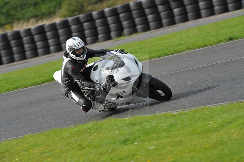 Motorcycle action photographs;cadwell;cadwell park photographs;event digital images;eventdigitalimages;motor racing louth lincolnshire;no limits trackdays;peter wileman photography;trackday;trackday digital images;trackday photos