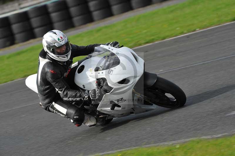 Motorcycle action photographs;cadwell;cadwell park photographs;event digital images;eventdigitalimages;motor racing louth lincolnshire;no limits trackdays;peter wileman photography;trackday;trackday digital images;trackday photos