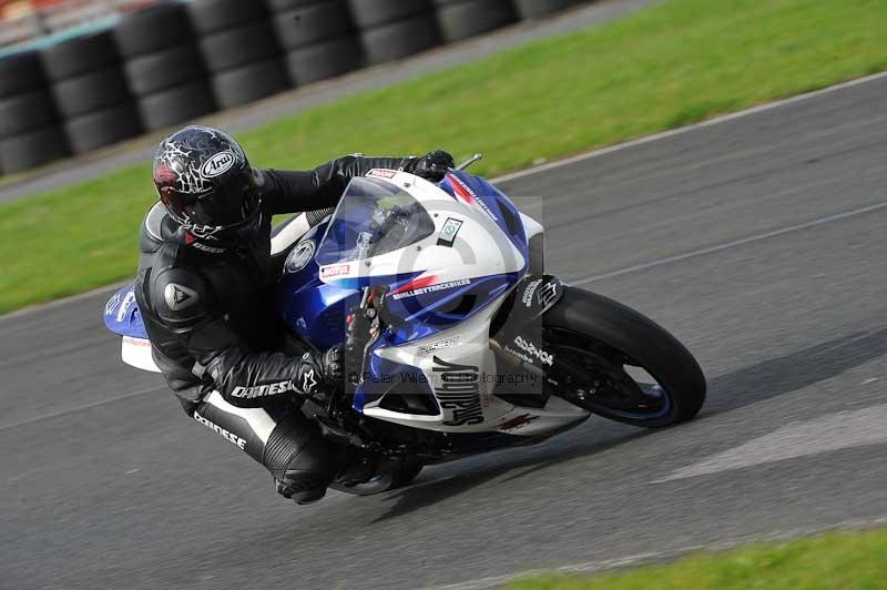 Motorcycle action photographs;cadwell;cadwell park photographs;event digital images;eventdigitalimages;motor racing louth lincolnshire;no limits trackdays;peter wileman photography;trackday;trackday digital images;trackday photos