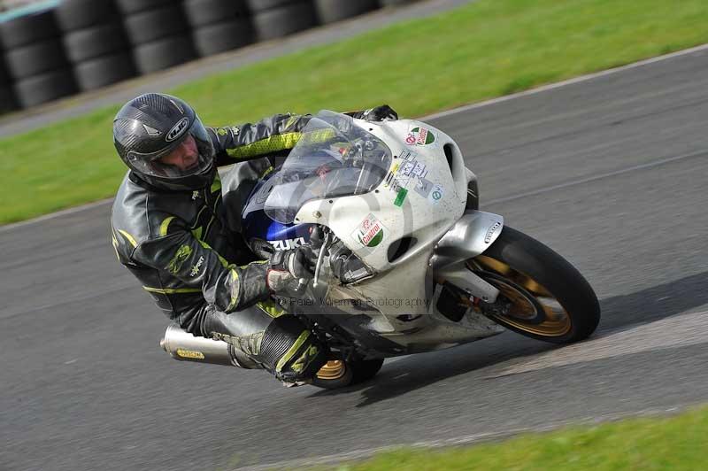 Motorcycle action photographs;cadwell;cadwell park photographs;event digital images;eventdigitalimages;motor racing louth lincolnshire;no limits trackdays;peter wileman photography;trackday;trackday digital images;trackday photos