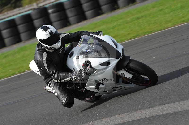 Motorcycle action photographs;cadwell;cadwell park photographs;event digital images;eventdigitalimages;motor racing louth lincolnshire;no limits trackdays;peter wileman photography;trackday;trackday digital images;trackday photos