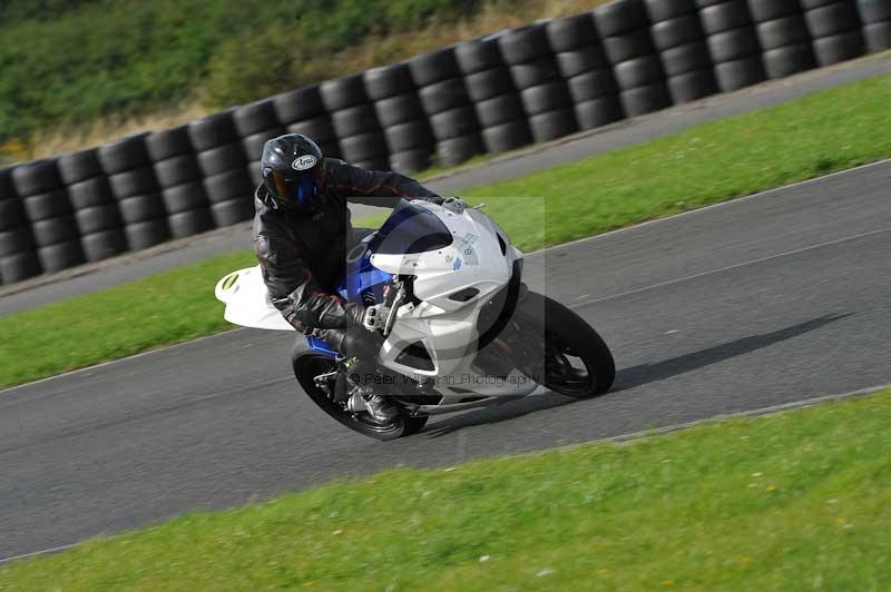 Motorcycle action photographs;cadwell;cadwell park photographs;event digital images;eventdigitalimages;motor racing louth lincolnshire;no limits trackdays;peter wileman photography;trackday;trackday digital images;trackday photos