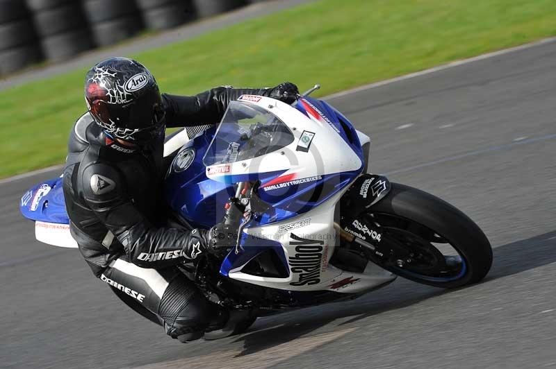 Motorcycle action photographs;cadwell;cadwell park photographs;event digital images;eventdigitalimages;motor racing louth lincolnshire;no limits trackdays;peter wileman photography;trackday;trackday digital images;trackday photos
