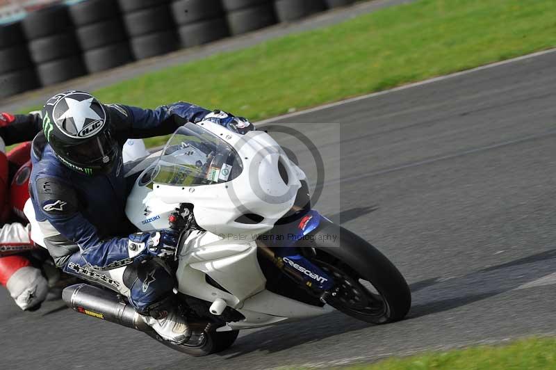 Motorcycle action photographs;cadwell;cadwell park photographs;event digital images;eventdigitalimages;motor racing louth lincolnshire;no limits trackdays;peter wileman photography;trackday;trackday digital images;trackday photos