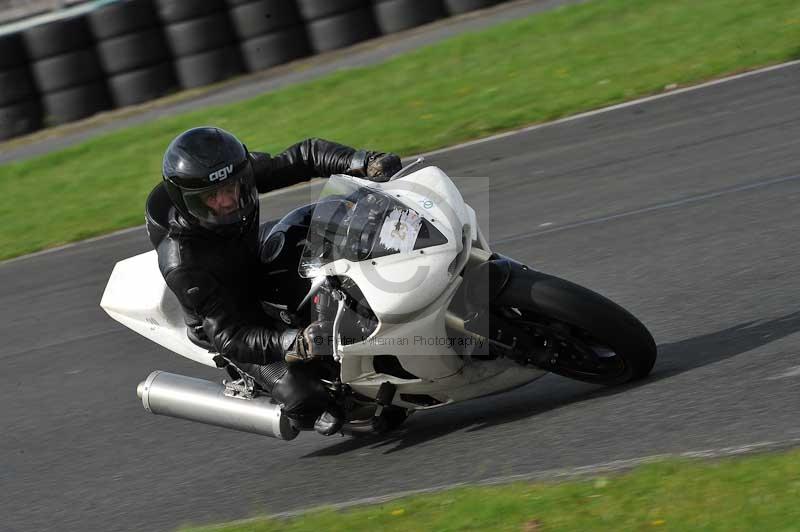 Motorcycle action photographs;cadwell;cadwell park photographs;event digital images;eventdigitalimages;motor racing louth lincolnshire;no limits trackdays;peter wileman photography;trackday;trackday digital images;trackday photos