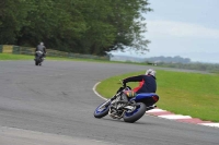 Motorcycle-action-photographs;cadwell;cadwell-park-photographs;event-digital-images;eventdigitalimages;motor-racing-louth-lincolnshire;no-limits-trackdays;peter-wileman-photography;trackday;trackday-digital-images;trackday-photos