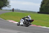 Motorcycle-action-photographs;cadwell;cadwell-park-photographs;event-digital-images;eventdigitalimages;motor-racing-louth-lincolnshire;no-limits-trackdays;peter-wileman-photography;trackday;trackday-digital-images;trackday-photos