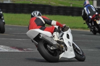 Motorcycle-action-photographs;cadwell;cadwell-park-photographs;event-digital-images;eventdigitalimages;motor-racing-louth-lincolnshire;no-limits-trackdays;peter-wileman-photography;trackday;trackday-digital-images;trackday-photos