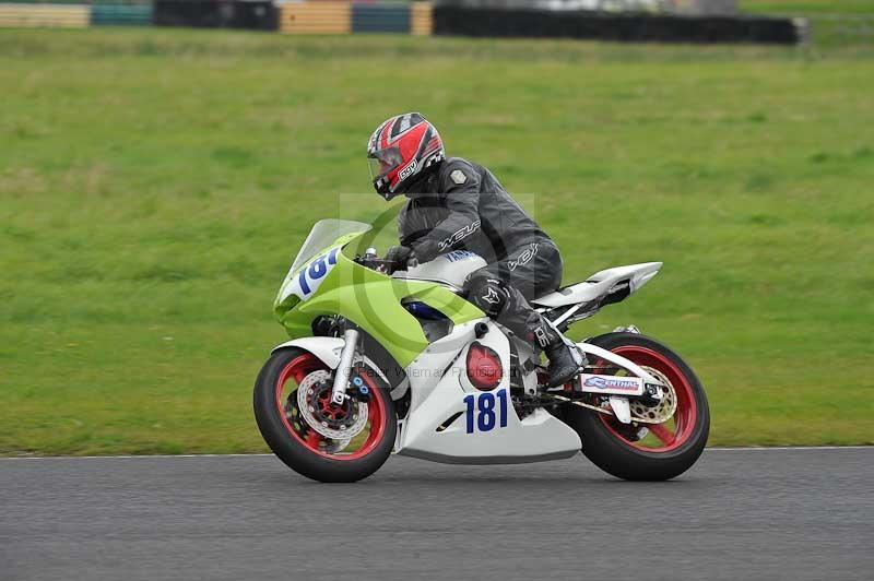 Motorcycle action photographs;cadwell;cadwell park photographs;event digital images;eventdigitalimages;motor racing louth lincolnshire;no limits trackdays;peter wileman photography;trackday;trackday digital images;trackday photos