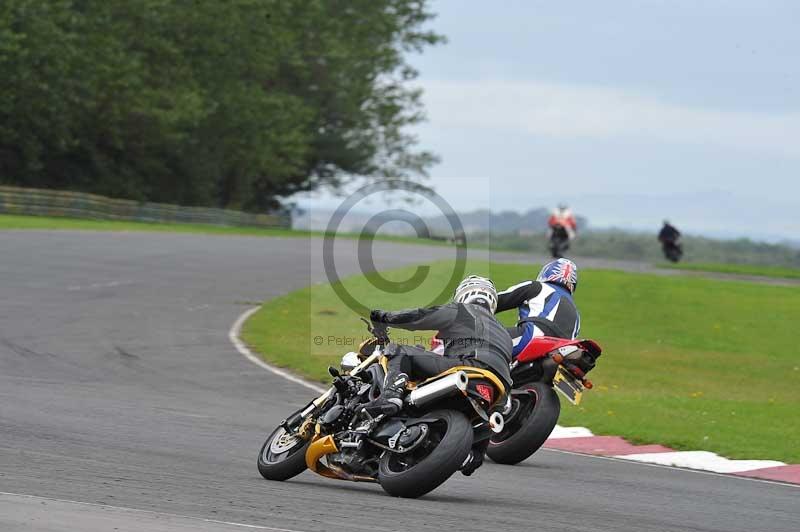 Motorcycle action photographs;cadwell;cadwell park photographs;event digital images;eventdigitalimages;motor racing louth lincolnshire;no limits trackdays;peter wileman photography;trackday;trackday digital images;trackday photos