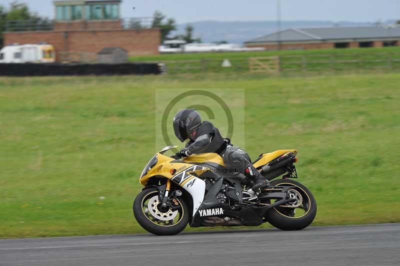 Motorcycle action photographs;cadwell;cadwell park photographs;event digital images;eventdigitalimages;motor racing louth lincolnshire;no limits trackdays;peter wileman photography;trackday;trackday digital images;trackday photos