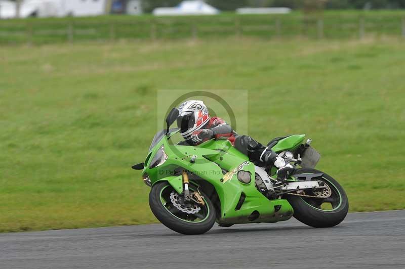 Motorcycle action photographs;cadwell;cadwell park photographs;event digital images;eventdigitalimages;motor racing louth lincolnshire;no limits trackdays;peter wileman photography;trackday;trackday digital images;trackday photos