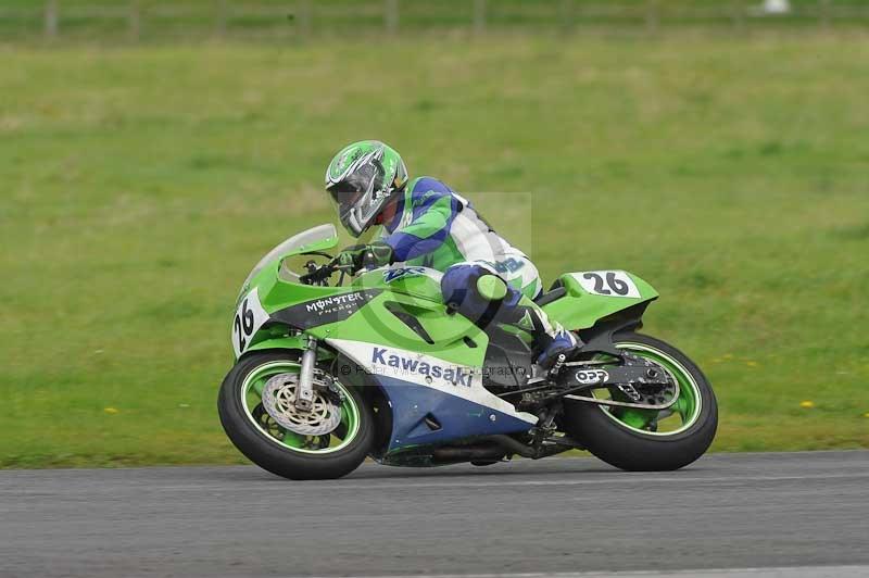 Motorcycle action photographs;cadwell;cadwell park photographs;event digital images;eventdigitalimages;motor racing louth lincolnshire;no limits trackdays;peter wileman photography;trackday;trackday digital images;trackday photos