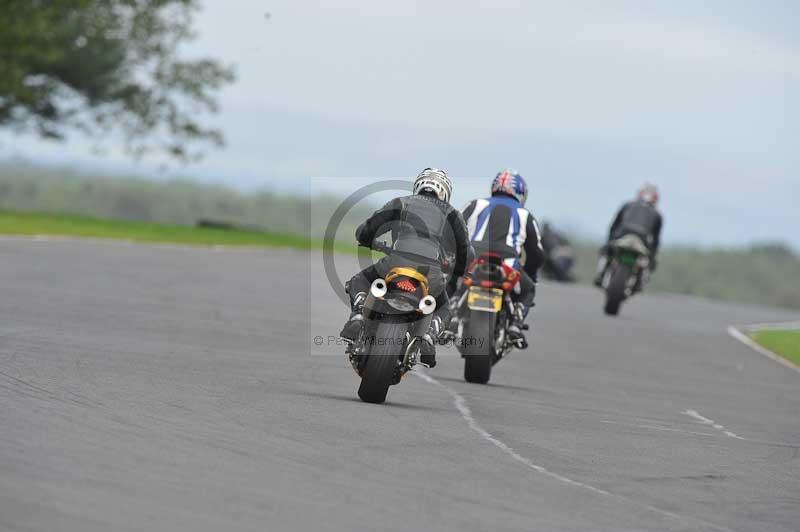 Motorcycle action photographs;cadwell;cadwell park photographs;event digital images;eventdigitalimages;motor racing louth lincolnshire;no limits trackdays;peter wileman photography;trackday;trackday digital images;trackday photos