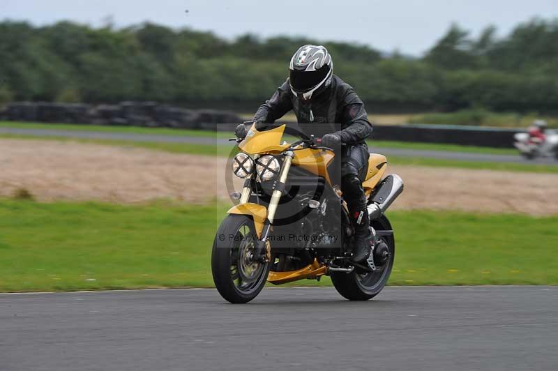 Motorcycle action photographs;cadwell;cadwell park photographs;event digital images;eventdigitalimages;motor racing louth lincolnshire;no limits trackdays;peter wileman photography;trackday;trackday digital images;trackday photos