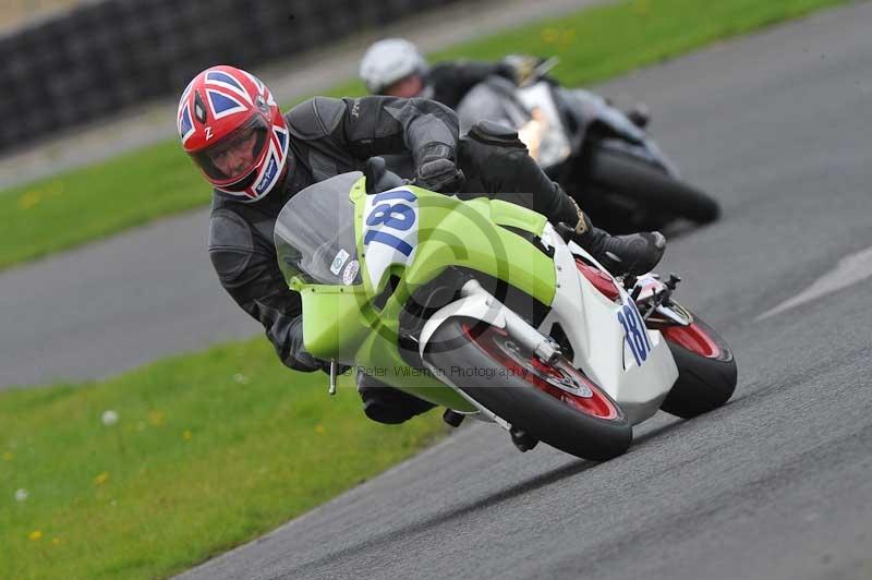 Motorcycle action photographs;cadwell;cadwell park photographs;event digital images;eventdigitalimages;motor racing louth lincolnshire;no limits trackdays;peter wileman photography;trackday;trackday digital images;trackday photos