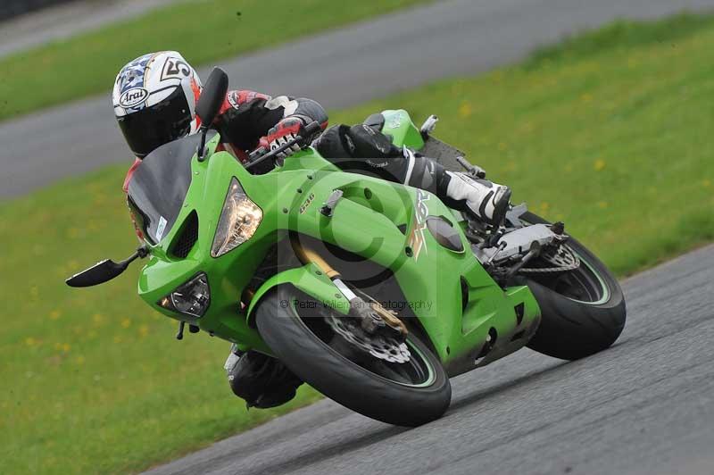 Motorcycle action photographs;cadwell;cadwell park photographs;event digital images;eventdigitalimages;motor racing louth lincolnshire;no limits trackdays;peter wileman photography;trackday;trackday digital images;trackday photos